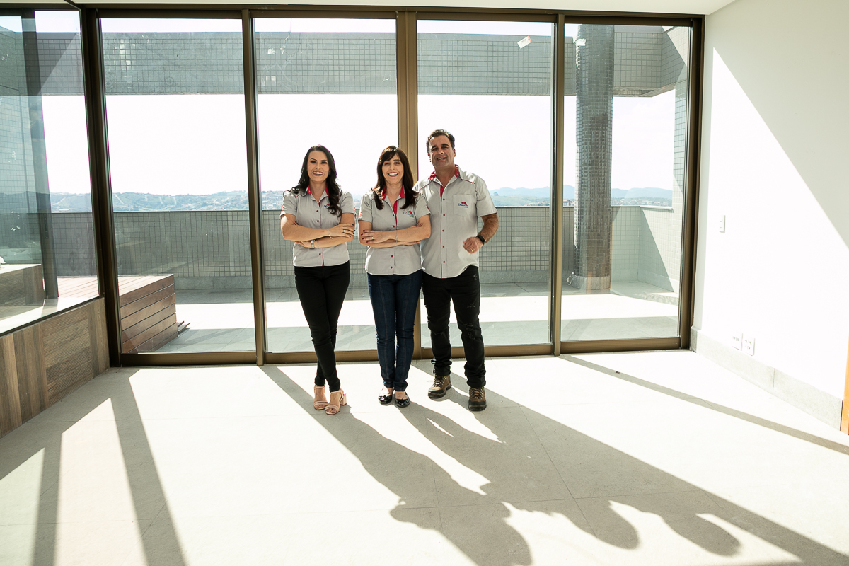 foto-publicidade-propaganda-fotografa-publicitária-fotos-profissionais-de-pessoas-exercendo-sua-profissao-corretor-de-imoveis-imobiliarias-em-barbacena-condominio-glogo-garden-barbacena-fotografa-de-pessoas-e-empresas-isabela-lobato-fotografia-damasceno