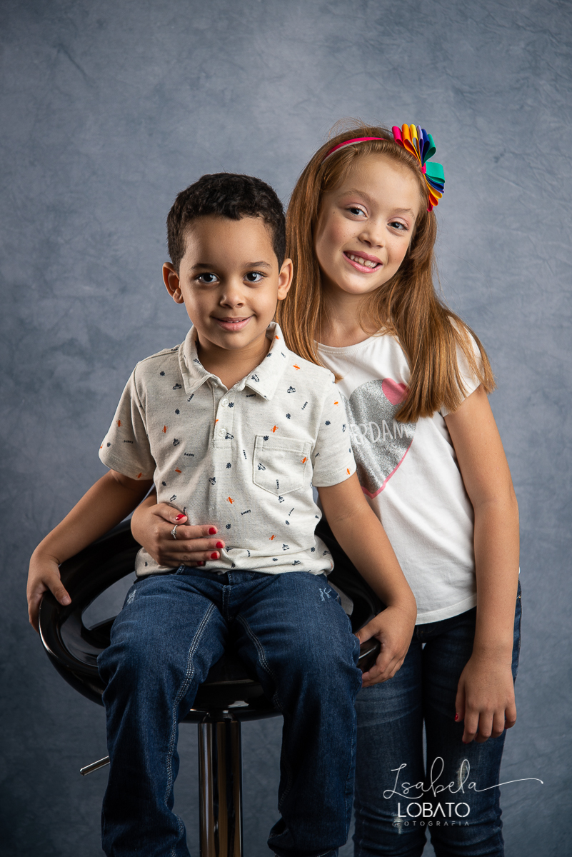 ensaio-fotografico-de-familia-em-estudio-ensaio-familia-mae-e-filhos-amor-de-mae-amor-maior-fotografa-de-familia-em-barbacena-isabela-lobato-fotografia-luz-de-estudio-fotografico-em-barbacena-isabela-lobato-fotografia-fotografa-em-carandai-melhor-foto