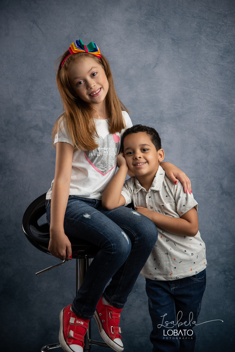 ensaio-fotografico-de-familia-em-estudio-ensaio-familia-mae-e-filhos-amor-de-mae-amor-maior-fotografa-de-familia-em-barbacena-isabela-lobato-fotografia-luz-de-estudio-fotografico-em-barbacena-isabela-lobato-fotografia-fotografa-em-carandai-melhor-foto