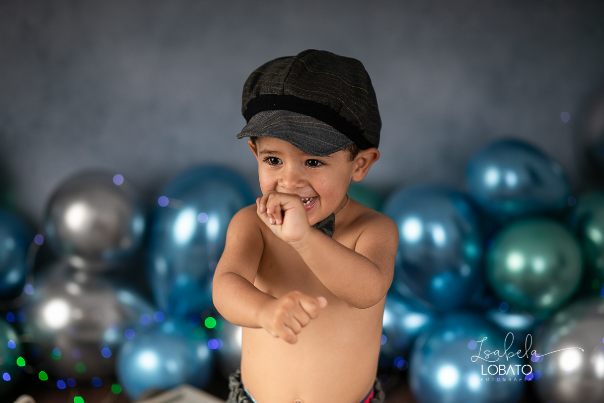 fotografa-de-criancas-em-barbacena-melhor-fotografa-de-barbacena-estudio-fotografico-infantil-isabela-lobato-fotografia-a-hora-do-bolo-mundo-azul-smash-the-cake-esmagando-o-bolo-book-infantil-bq-acompanhamento-fotografico-criativo-fotografa-em-carandai