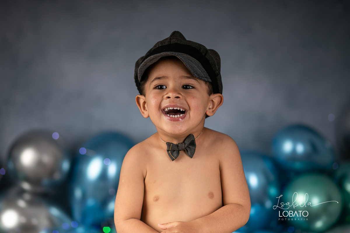 fotografa-de-criancas-em-barbacena-melhor-fotografa-de-barbacena-estudio-fotografico-infantil-isabela-lobato-fotografia-a-hora-do-bolo-mundo-azul-smash-the-cake-esmagando-o-bolo-book-infantil-bq-acompanhamento-fotografico-criativo-fotografa-em-carandai