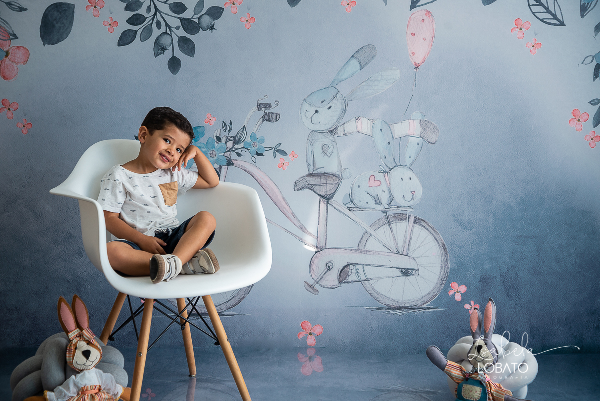 memorias-de-pascoa-2021-ensaio-fotografico-de-pascoa-ovos-de-pascoa-coelhinho-da-pascoa-fundo-fotografico-de-pascoa-cenário-fotografico-de-pascoa-estudio-de-fotos-em-barbacena-isabela-lobato-fotografia-ensaio-de-pascoa-2021-fotografos-carandai-cipotanea