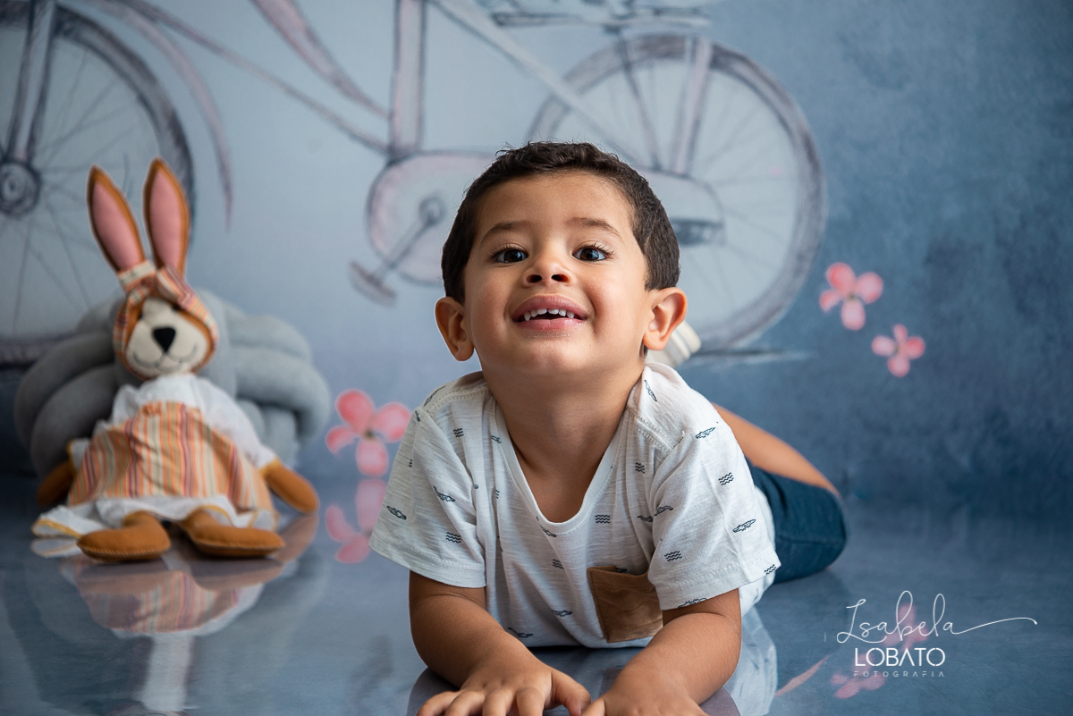 memorias-de-pascoa-2021-ensaio-fotografico-de-pascoa-ovos-de-pascoa-coelhinho-da-pascoa-fundo-fotografico-de-pascoa-cenário-fotografico-de-pascoa-estudio-de-fotos-em-barbacena-isabela-lobato-fotografia-ensaio-de-pascoa-2021-fotografos-carandai-cipotanea