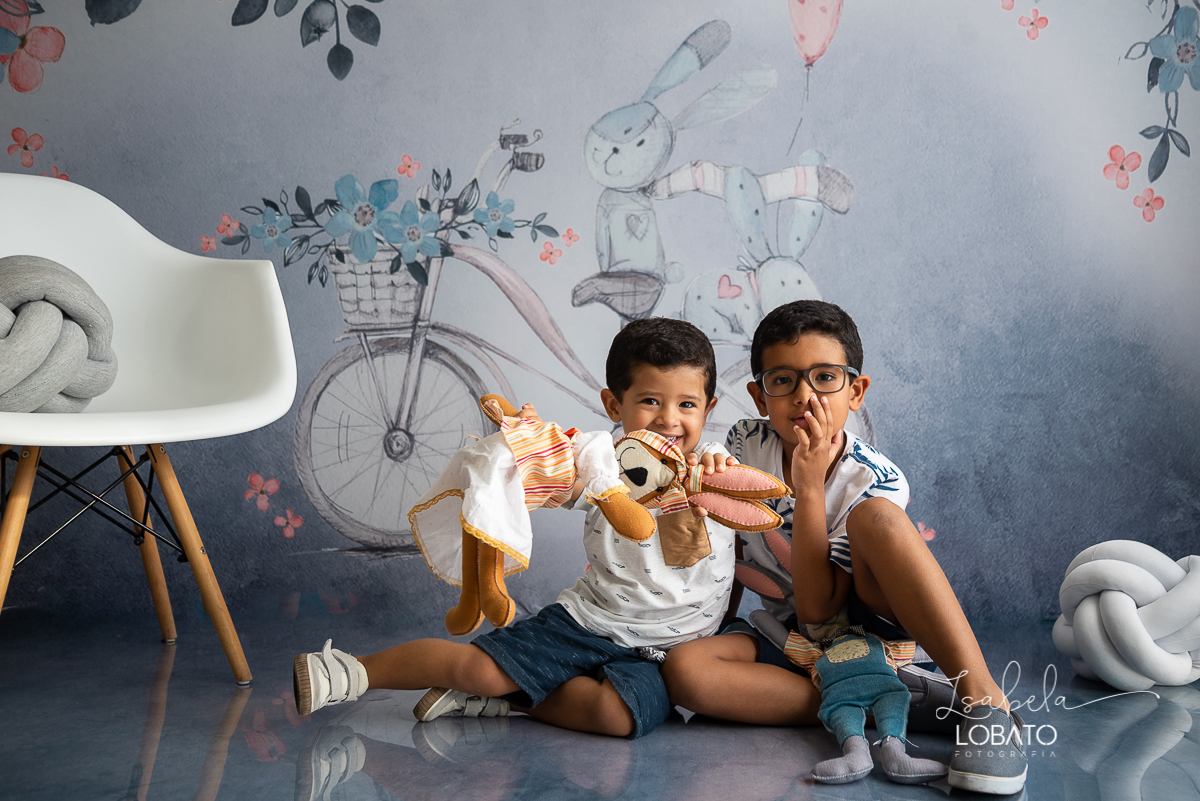 memorias-de-pascoa-2021-ensaio-fotografico-de-pascoa-ovos-de-pascoa-coelhinho-da-pascoa-fundo-fotografico-de-pascoa-cenário-fotografico-de-pascoa-estudio-de-fotos-em-barbacena-isabela-lobato-fotografia-ensaio-de-pascoa-2021-fotografos-carandai-cipotanea