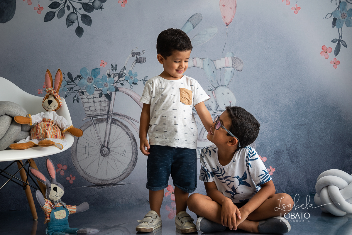 memorias-de-pascoa-2021-ensaio-fotografico-de-pascoa-ovos-de-pascoa-coelhinho-da-pascoa-fundo-fotografico-de-pascoa-cenário-fotografico-de-pascoa-estudio-de-fotos-em-barbacena-isabela-lobato-fotografia-ensaio-de-pascoa-2021-fotografos-carandai-cipotanea