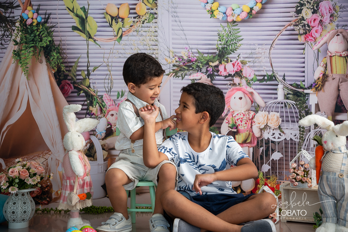 memorias-de-pascoa-2021-ensaio-fotografico-de-pascoa-ovos-de-pascoa-coelhinho-da-pascoa-fundo-fotografico-de-pascoa-cenário-fotografico-de-pascoa-estudio-de-fotos-em-barbacena-isabela-lobato-fotografia-ensaio-de-pascoa-2021-fotografos-carandai-cipotanea