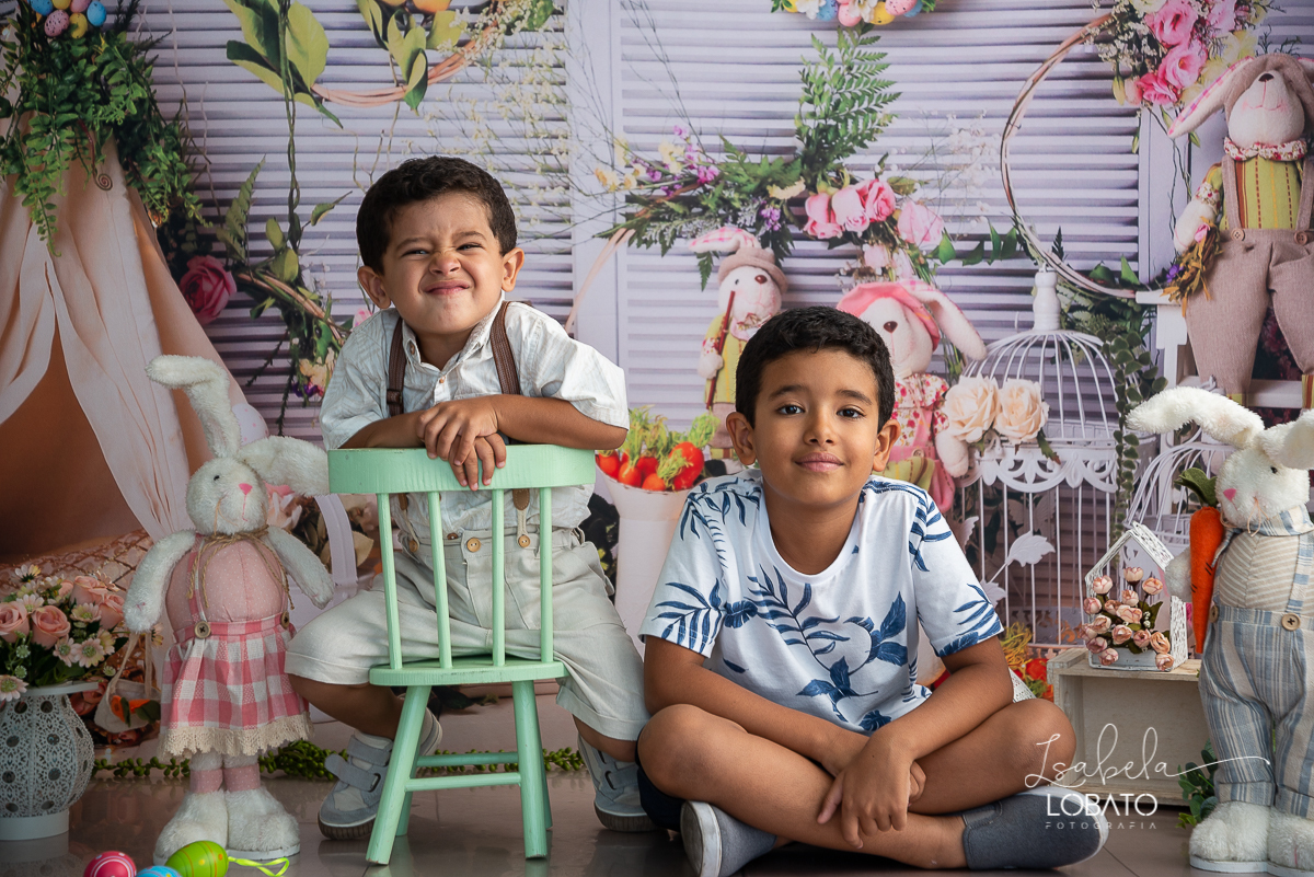 memorias-de-pascoa-2021-ensaio-fotografico-de-pascoa-ovos-de-pascoa-coelhinho-da-pascoa-fundo-fotografico-de-pascoa-cenário-fotografico-de-pascoa-estudio-de-fotos-em-barbacena-isabela-lobato-fotografia-ensaio-de-pascoa-2021-fotografos-carandai-cipotanea