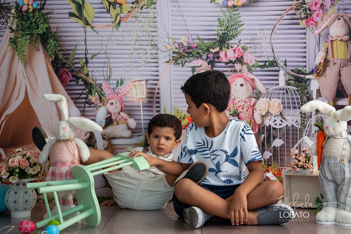 memorias-de-pascoa-2021-ensaio-fotografico-de-pascoa-ovos-de-pascoa-coelhinho-da-pascoa-fundo-fotografico-de-pascoa-cenário-fotografico-de-pascoa-estudio-de-fotos-em-barbacena-isabela-lobato-fotografia-ensaio-de-pascoa-2021-fotografos-carandai-cipotanea