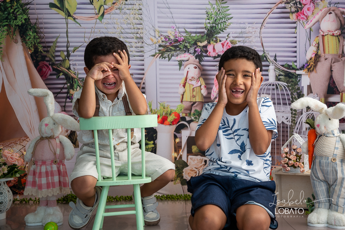 memorias-de-pascoa-2021-ensaio-fotografico-de-pascoa-ovos-de-pascoa-coelhinho-da-pascoa-fundo-fotografico-de-pascoa-cenário-fotografico-de-pascoa-estudio-de-fotos-em-barbacena-isabela-lobato-fotografia-ensaio-de-pascoa-2021-fotografos-carandai-cipotanea