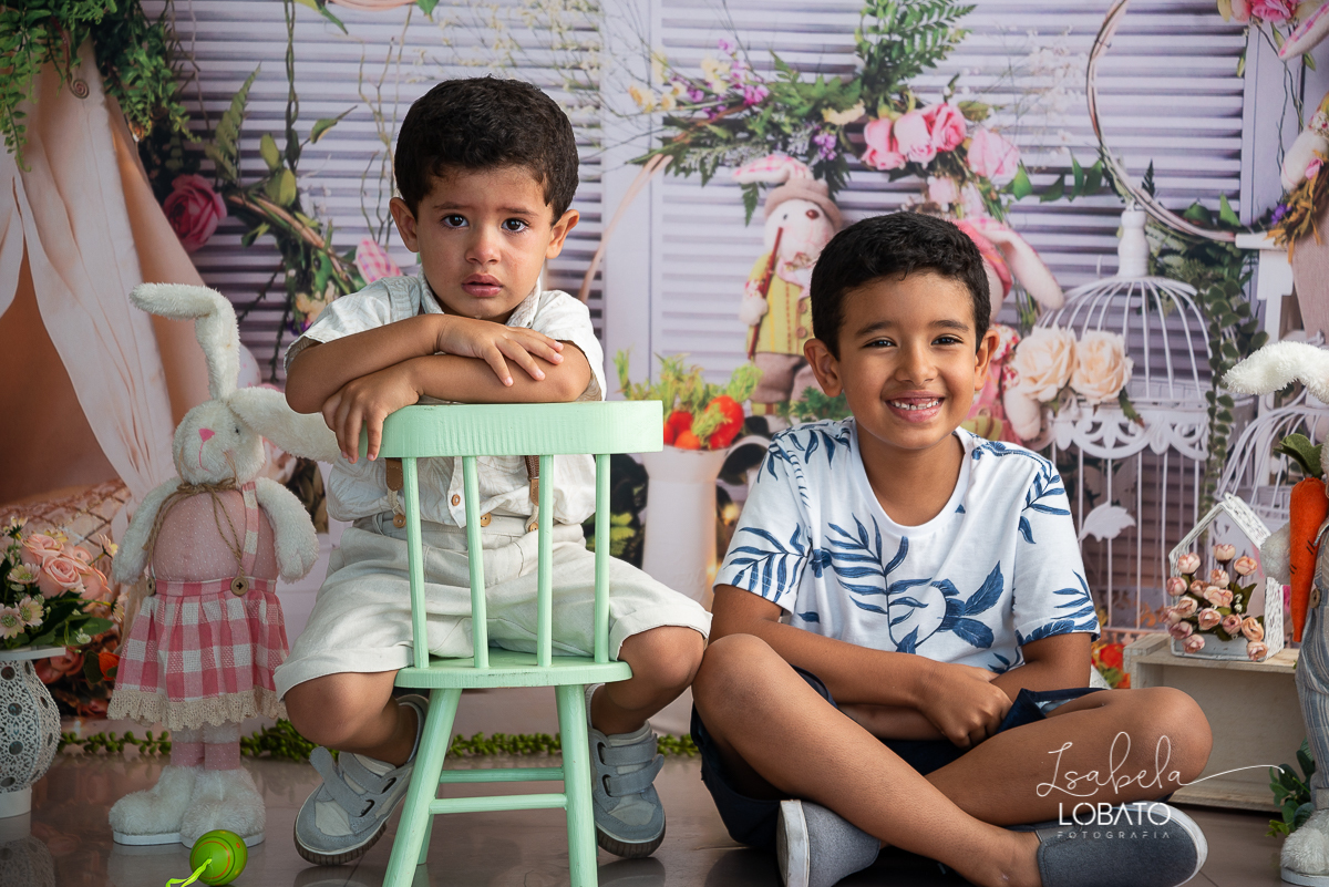 memorias-de-pascoa-2021-ensaio-fotografico-de-pascoa-ovos-de-pascoa-coelhinho-da-pascoa-fundo-fotografico-de-pascoa-cenário-fotografico-de-pascoa-estudio-de-fotos-em-barbacena-isabela-lobato-fotografia-ensaio-de-pascoa-2021-fotografos-carandai-cipotanea