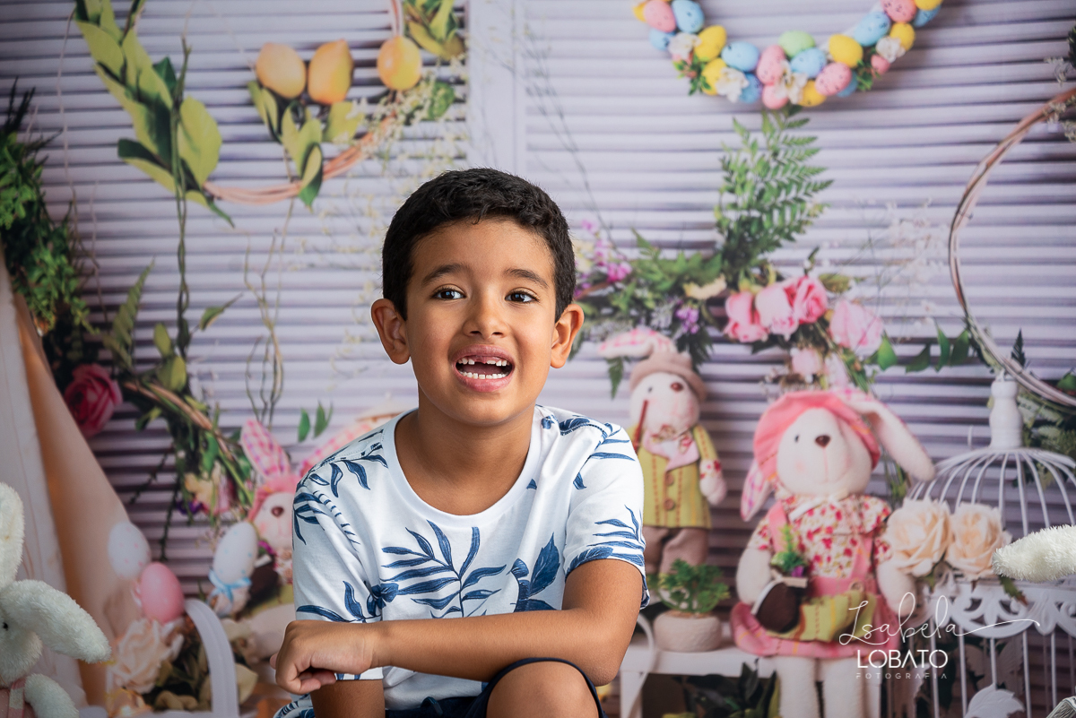 memorias-de-pascoa-2021-ensaio-fotografico-de-pascoa-ovos-de-pascoa-coelhinho-da-pascoa-fundo-fotografico-de-pascoa-cenário-fotografico-de-pascoa-estudio-de-fotos-em-barbacena-isabela-lobato-fotografia-ensaio-de-pascoa-2021-fotografos-carandai-cipotanea