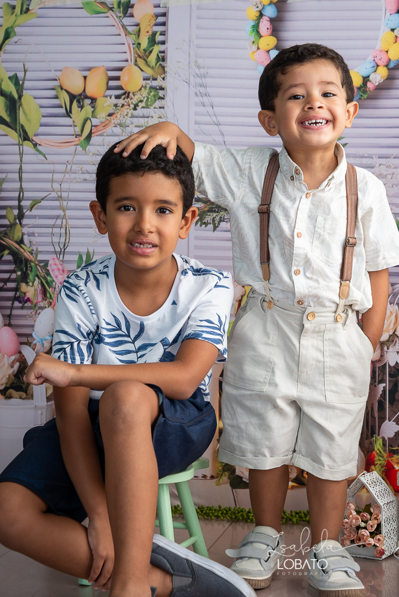 memorias-de-pascoa-2021-ensaio-fotografico-de-pascoa-ovos-de-pascoa-coelhinho-da-pascoa-fundo-fotografico-de-pascoa-cenário-fotografico-de-pascoa-estudio-de-fotos-em-barbacena-isabela-lobato-fotografia-ensaio-de-pascoa-2021-fotografos-carandai-cipotanea