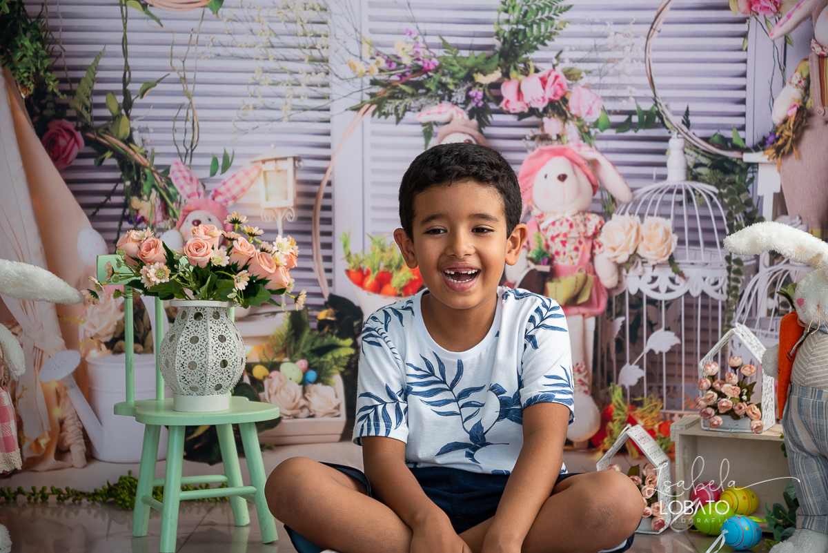 memorias-de-pascoa-2021-ensaio-fotografico-de-pascoa-ovos-de-pascoa-coelhinho-da-pascoa-fundo-fotografico-de-pascoa-cenário-fotografico-de-pascoa-estudio-de-fotos-em-barbacena-isabela-lobato-fotografia-ensaio-de-pascoa-2021-fotografos-carandai-cipotanea