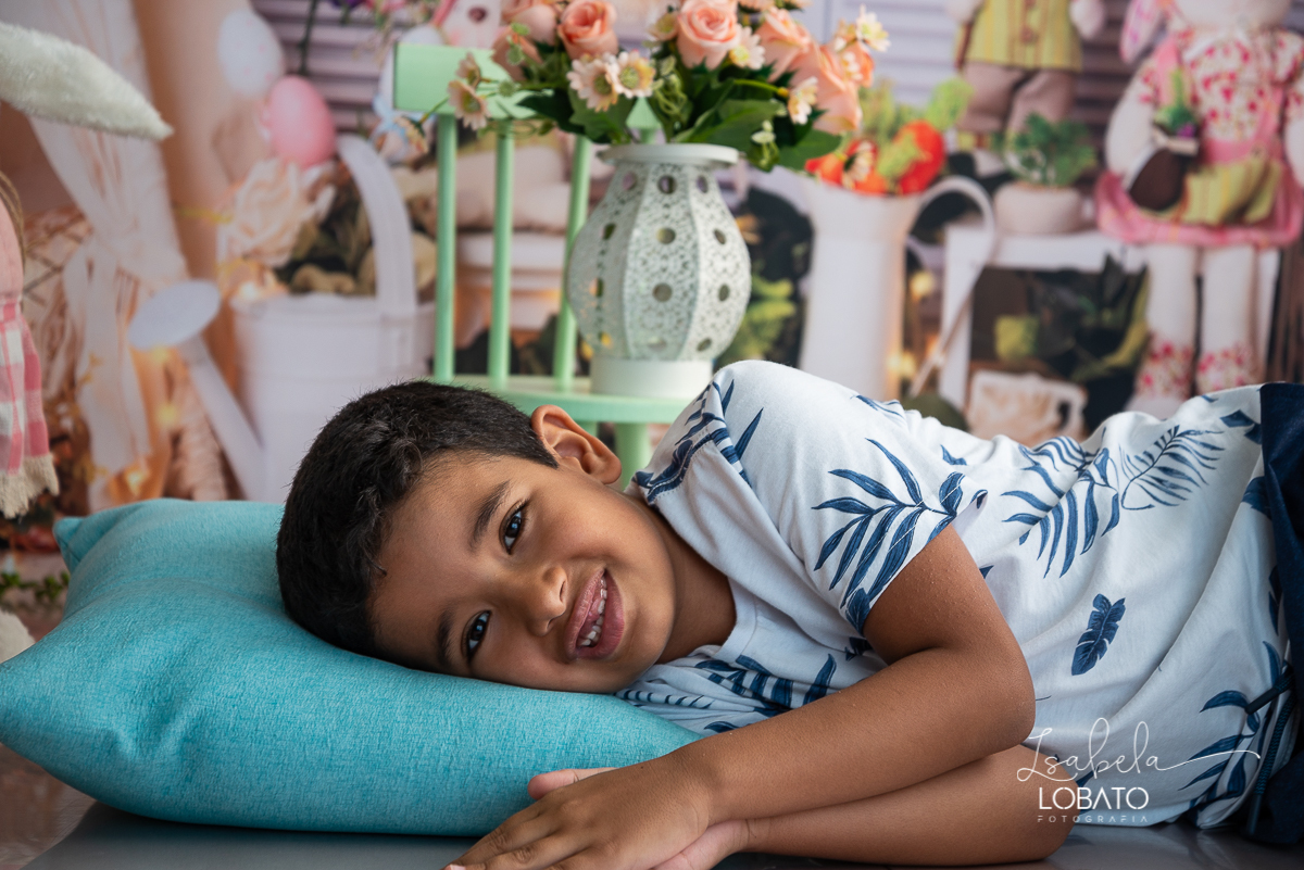 memorias-de-pascoa-2021-ensaio-fotografico-de-pascoa-ovos-de-pascoa-coelhinho-da-pascoa-fundo-fotografico-de-pascoa-cenário-fotografico-de-pascoa-estudio-de-fotos-em-barbacena-isabela-lobato-fotografia-ensaio-de-pascoa-2021-fotografos-carandai-cipotanea