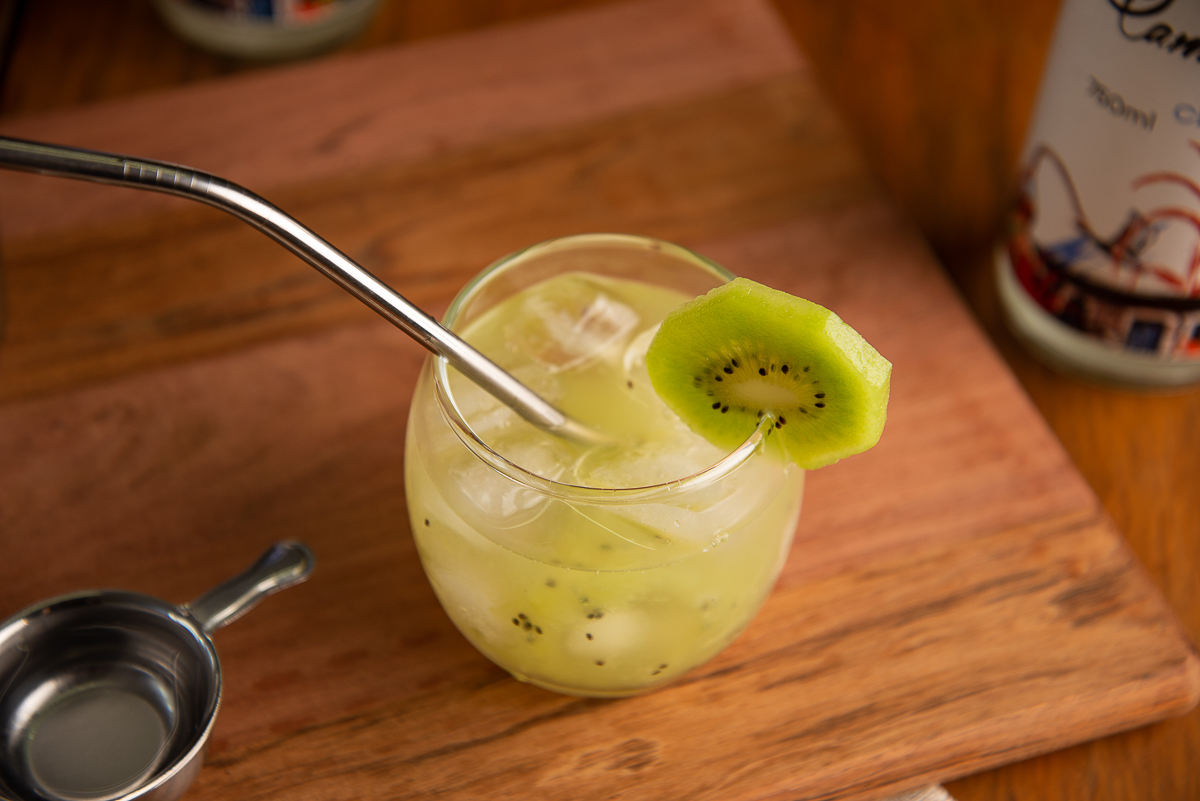 cachaca-mineira-cahaca-de-minas-cachacaria-cachaca-artesanal-cachaca-caminho-novo-drinks-caip-limao-caip-morango-caip-kiwi-caip-abacaxi-fotografia-de-drinks-fotografo-de-drinks-fotografia-de-alimentos-melhor-fotografo-de-alimentos-isabela-lobato-gourmet