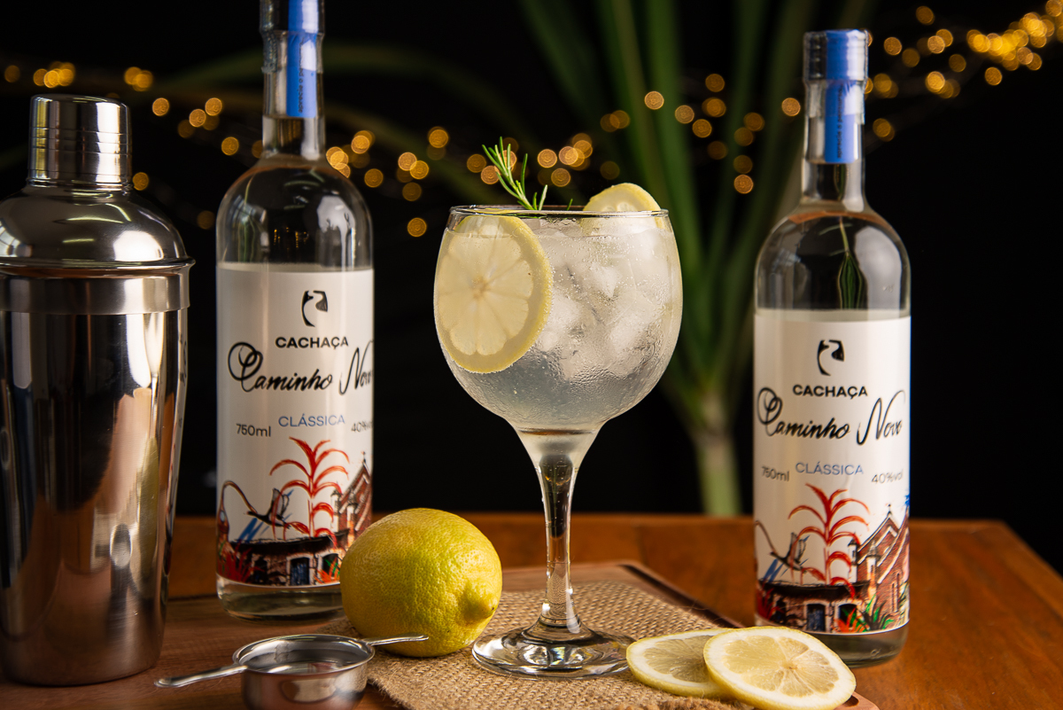 cachaca-mineira-cahaca-de-minas-cachacaria-cachaca-artesanal-cachaca-caminho-novo-drinks-caip-limao-caip-morango-caip-kiwi-caip-abacaxi-fotografia-de-drinks-fotografo-de-drinks-fotografia-de-alimentos-melhor-fotografo-de-alimentos-isabela-lobato-gourmet