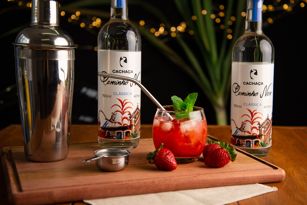 cachaca-mineira-cahaca-de-minas-cachacaria-cachaca-artesanal-cachaca-caminho-novo-drinks-caip-limao-caip-morango-caip-kiwi-caip-abacaxi-fotografia-de-drinks-fotografo-de-drinks-fotografia-de-alimentos-melhor-fotografo-de-alimentos-isabela-lobato-gourmet