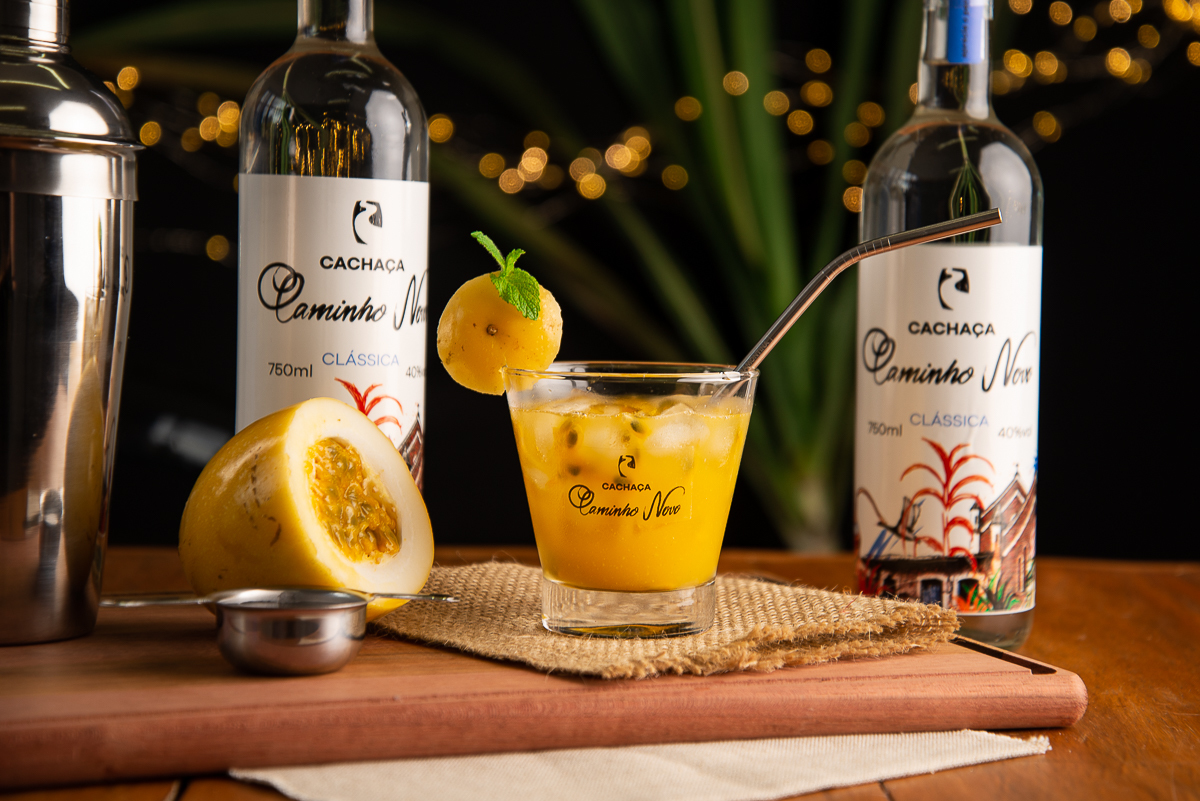 cachaca-mineira-cahaca-de-minas-cachacaria-cachaca-artesanal-cachaca-caminho-novo-drinks-caip-limao-caip-morango-caip-kiwi-caip-abacaxi-fotografia-de-drinks-fotografo-de-drinks-fotografia-de-alimentos-melhor-fotografo-de-alimentos-isabela-lobato-gourmet