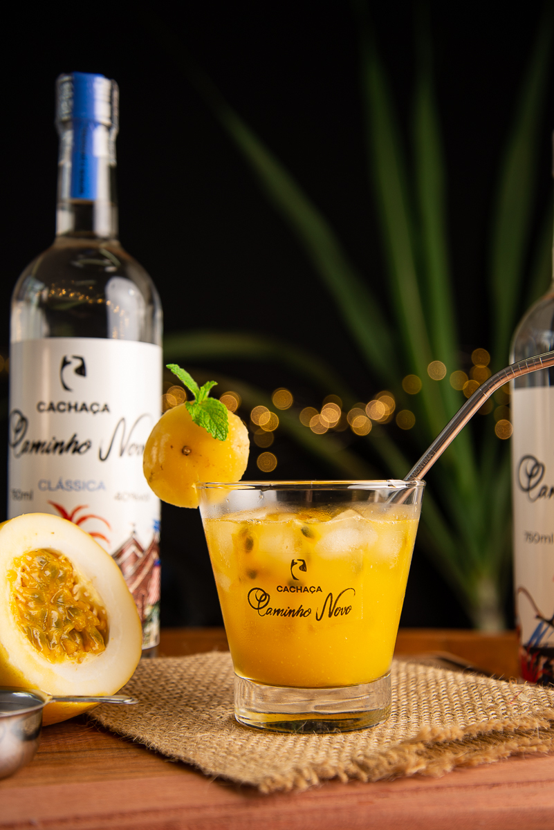 cachaca-mineira-cahaca-de-minas-cachacaria-cachaca-artesanal-cachaca-caminho-novo-drinks-caip-limao-caip-morango-caip-kiwi-caip-abacaxi-fotografia-de-drinks-fotografo-de-drinks-fotografia-de-alimentos-melhor-fotografo-de-alimentos-isabela-lobato-gourmet
