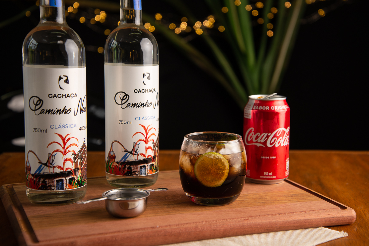 cachaca-mineira-cahaca-de-minas-cachacaria-cachaca-artesanal-cachaca-caminho-novo-drinks-caip-limao-caip-morango-caip-kiwi-caip-abacaxi-fotografia-de-drinks-fotografo-de-drinks-fotografia-de-alimentos-melhor-fotografo-de-alimentos-isabela-lobato-gourmet