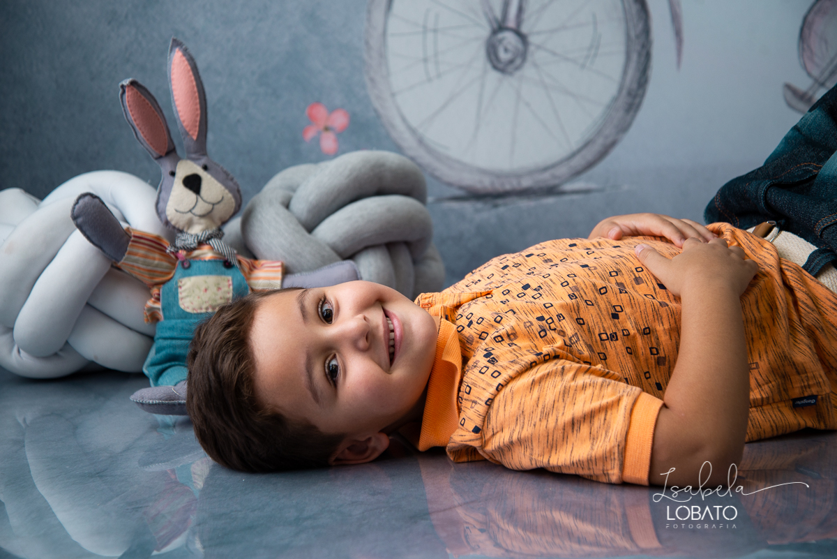 memorias-de-pascoa-2021-ensaio-fotografico-de-pascoa-ovos-de-pascoa-coelhinho-da-pascoa-fundo-fotografico-de-pascoa-cenário-fotografico-de-pascoa-estudio-de-fotos-em-barbacena-isabela-lobato-fotografia-ensaio-de-pascoa-2021-fotografos-carandai-cipotanea