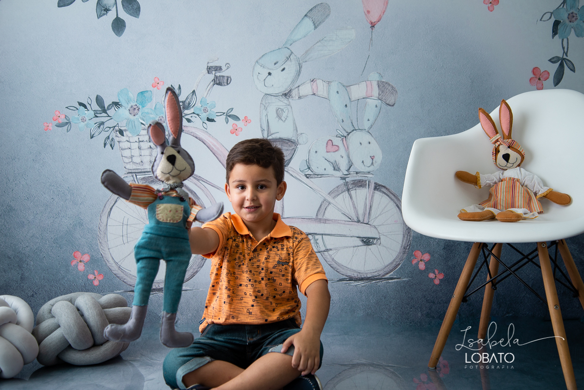 memorias-de-pascoa-2021-ensaio-fotografico-de-pascoa-ovos-de-pascoa-coelhinho-da-pascoa-fundo-fotografico-de-pascoa-cenário-fotografico-de-pascoa-estudio-de-fotos-em-barbacena-isabela-lobato-fotografia-ensaio-de-pascoa-2021-fotografos-carandai-cipotanea