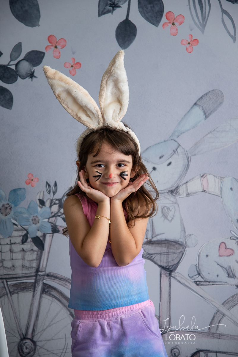 memorias-de-pascoa-2021-ensaio-fotografico-de-pascoa-ovos-de-pascoa-coelhinho-da-pascoa-fundo-fotografico-de-pascoa-cenário-fotografico-de-pascoa-estudio-de-fotos-em-barbacena-isabela-lobato-fotografia-ensaio-de-pascoa-2021-fotografos-carandai-cipotanea