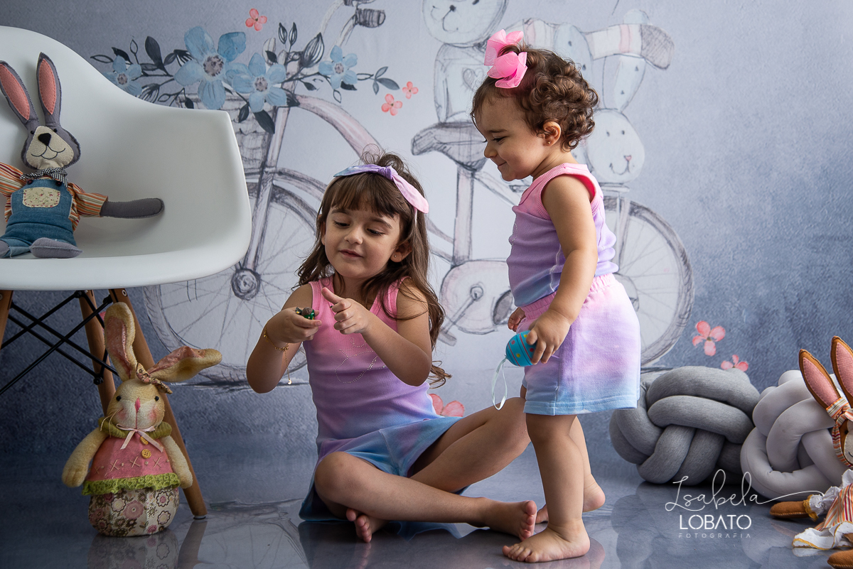 memorias-de-pascoa-2021-ensaio-fotografico-de-pascoa-ovos-de-pascoa-coelhinho-da-pascoa-fundo-fotografico-de-pascoa-cenário-fotografico-de-pascoa-estudio-de-fotos-em-barbacena-isabela-lobato-fotografia-ensaio-de-pascoa-2021-fotografos-carandai-cipotanea