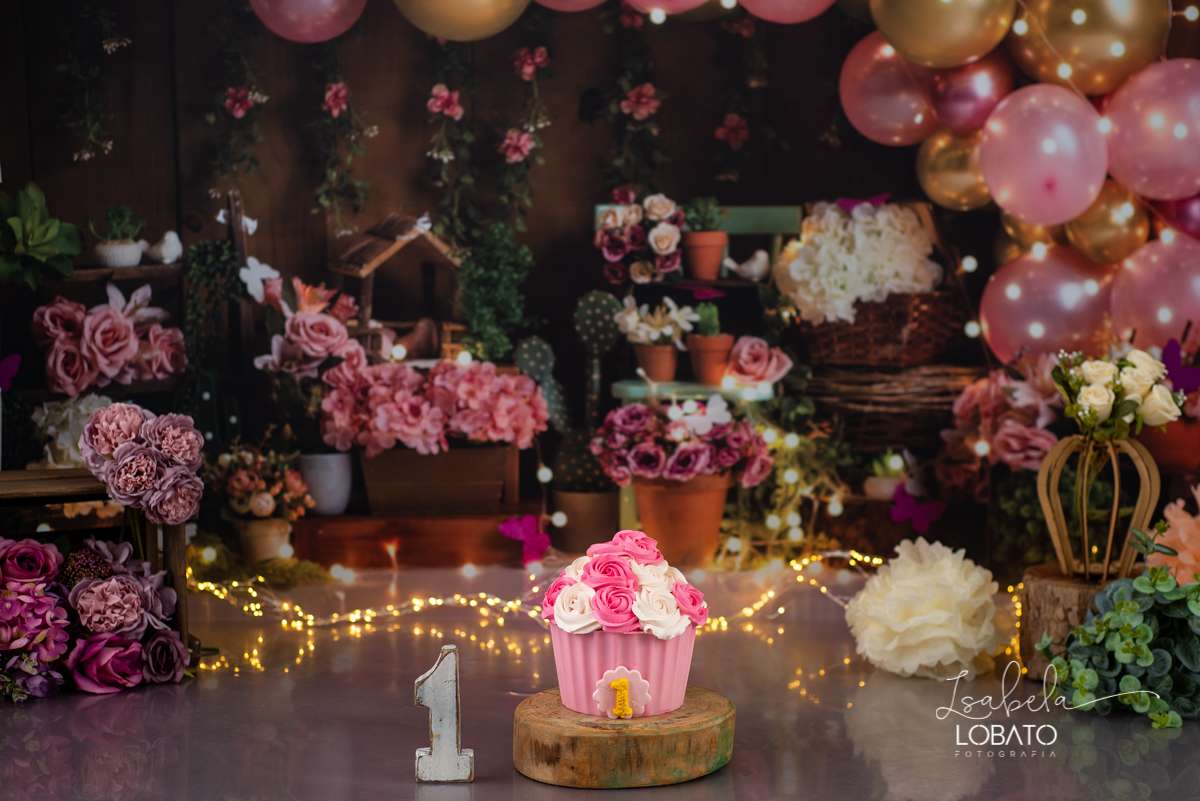 ensaio-smash-the-cake-a-hora-do-bolo-festa-jardim-decoracao-jardim-flores-estudio-fotografico-em-barbacena-isabela-lobato-fotografia-melhor-fotografa-de-barbacena-e-regiao-ensaio-fotografico-de-criancas-book-infantil-carandai-cipotanea-barroso-ibertioga