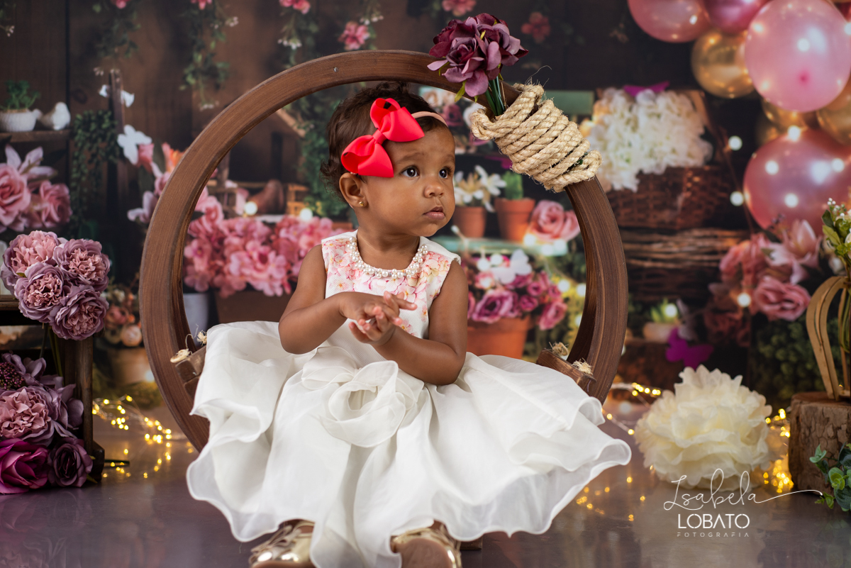 ensaio-smash-the-cake-a-hora-do-bolo-festa-jardim-decoracao-jardim-flores-estudio-fotografico-em-barbacena-isabela-lobato-fotografia-melhor-fotografa-de-barbacena-e-regiao-ensaio-fotografico-de-criancas-book-infantil-carandai-cipotanea-barroso-ibertioga