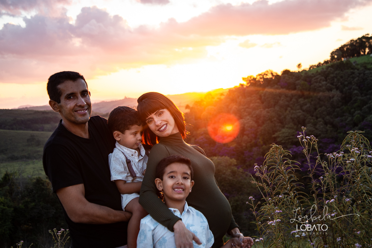 pregnant-rehearsal-baby-gestar-ensaio-gestante-na-natureza-amor-de-mae-mundo-azul-foto-de-gestante-ensaio-fotografico-de-gravida-gestacao-9-meses-fases-da-gestacao-gestacao-semanas-roupa-de-gravida-foto-luz-natural-foto-por-do-sol-contra-luz-silhueta-mg