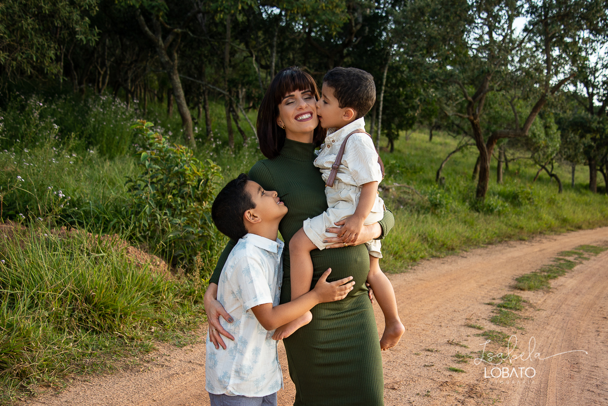 pregnant-rehearsal-baby-gestar-ensaio-gestante-na-natureza-amor-de-mae-mundo-azul-foto-de-gestante-ensaio-fotografico-de-gravida-gestacao-9-meses-fases-da-gestacao-gestacao-semanas-roupa-de-gravida-foto-luz-natural-foto-por-do-sol-contra-luz-silhueta-mg