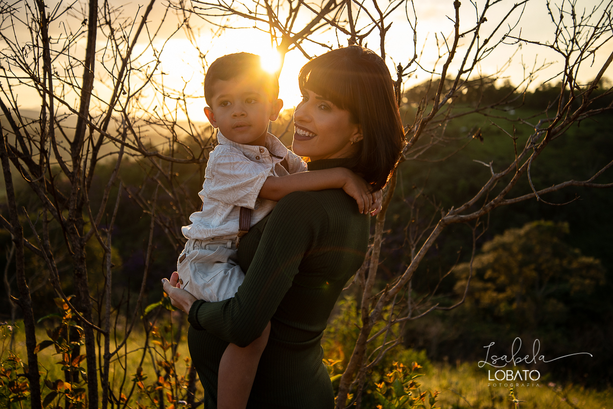 pregnant-rehearsal-baby-gestar-ensaio-gestante-na-natureza-amor-de-mae-mundo-azul-foto-de-gestante-ensaio-fotografico-de-gravida-gestacao-9-meses-fases-da-gestacao-gestacao-semanas-roupa-de-gravida-foto-luz-natural-foto-por-do-sol-contra-luz-silhueta-mg