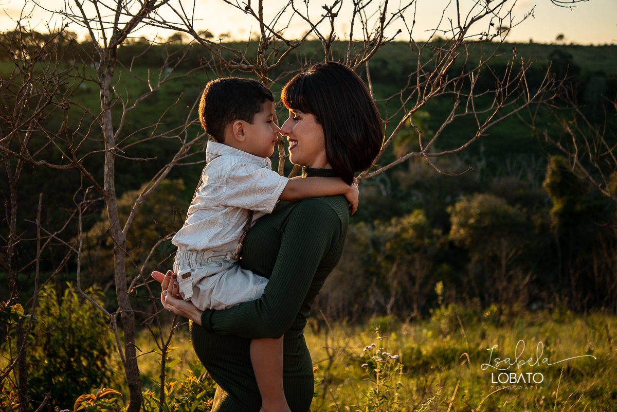 pregnant-rehearsal-baby-gestar-ensaio-gestante-na-natureza-amor-de-mae-mundo-azul-foto-de-gestante-ensaio-fotografico-de-gravida-gestacao-9-meses-fases-da-gestacao-gestacao-semanas-roupa-de-gravida-foto-luz-natural-foto-por-do-sol-contra-luz-silhueta-mg