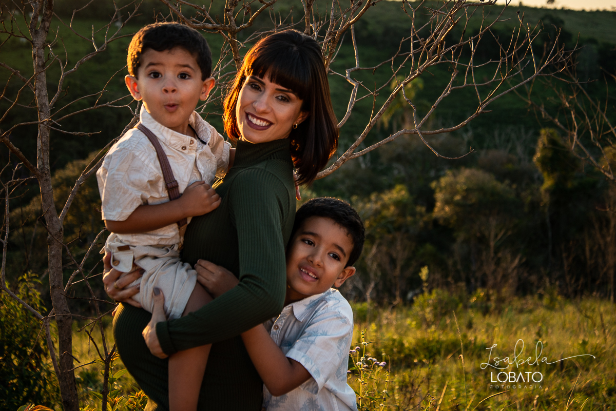 pregnant-rehearsal-baby-gestar-ensaio-gestante-na-natureza-amor-de-mae-mundo-azul-foto-de-gestante-ensaio-fotografico-de-gravida-gestacao-9-meses-fases-da-gestacao-gestacao-semanas-roupa-de-gravida-foto-luz-natural-foto-por-do-sol-contra-luz-silhueta-mg