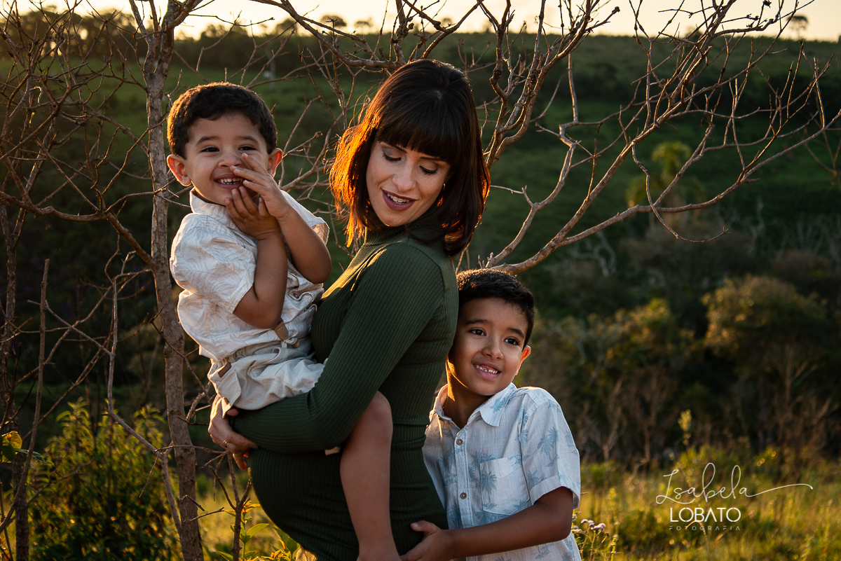 pregnant-rehearsal-baby-gestar-ensaio-gestante-na-natureza-amor-de-mae-mundo-azul-foto-de-gestante-ensaio-fotografico-de-gravida-gestacao-9-meses-fases-da-gestacao-gestacao-semanas-roupa-de-gravida-foto-luz-natural-foto-por-do-sol-contra-luz-silhueta-mg
