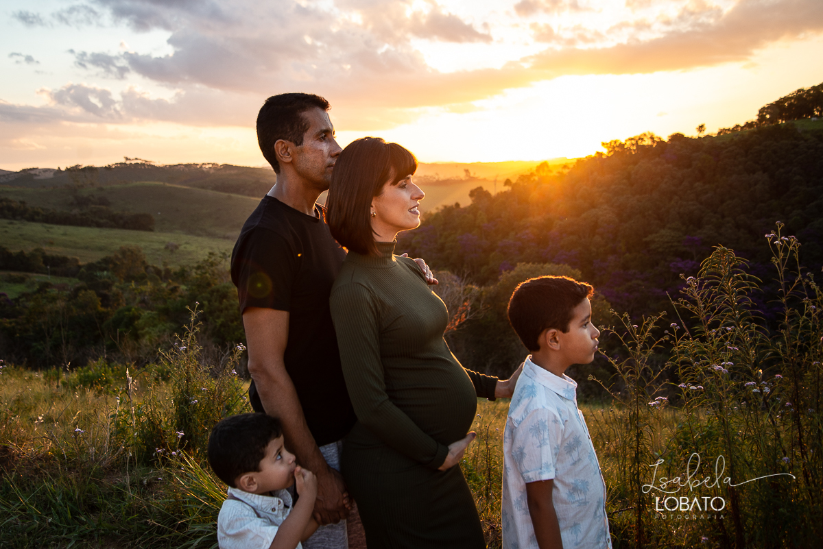 pregnant-rehearsal-baby-gestar-ensaio-gestante-na-natureza-amor-de-mae-mundo-azul-foto-de-gestante-ensaio-fotografico-de-gravida-gestacao-9-meses-fases-da-gestacao-gestacao-semanas-roupa-de-gravida-foto-luz-natural-foto-por-do-sol-contra-luz-silhueta-mg