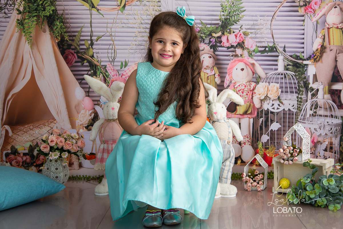 memorias-de-pascoa-2021-ensaio-fotografico-de-pascoa-ovos-de-pascoa-coelhinho-da-pascoa-fundo-fotografico-de-pascoa-cenário-fotografico-de-pascoa-estudio-de-fotos-em-barbacena-isabela-lobato-fotografia-ensaio-de-pascoa-2021-fotografos-carandai-cipotanea