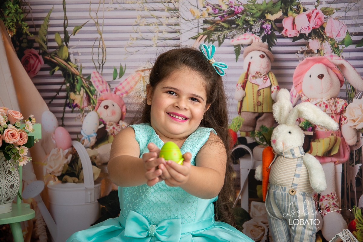 memorias-de-pascoa-2021-ensaio-fotografico-de-pascoa-ovos-de-pascoa-coelhinho-da-pascoa-fundo-fotografico-de-pascoa-cenário-fotografico-de-pascoa-estudio-de-fotos-em-barbacena-isabela-lobato-fotografia-ensaio-de-pascoa-2021-fotografos-carandai-cipotanea