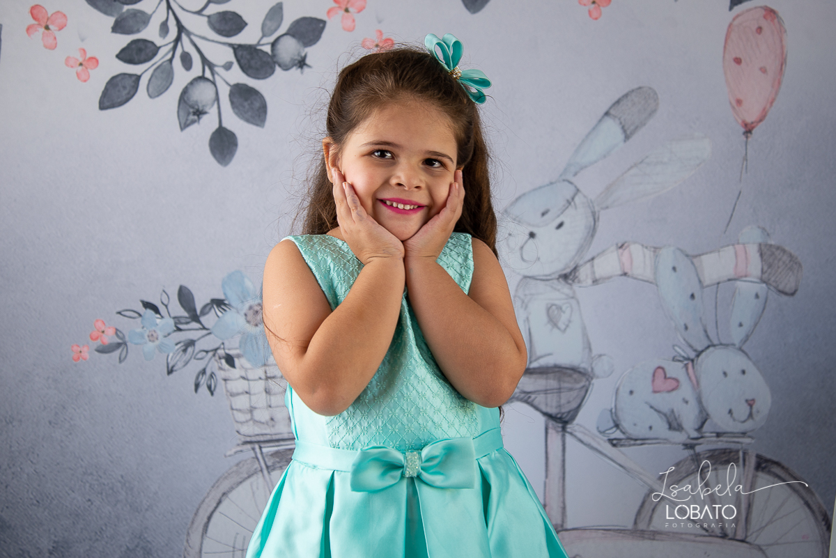 memorias-de-pascoa-2021-ensaio-fotografico-de-pascoa-ovos-de-pascoa-coelhinho-da-pascoa-fundo-fotografico-de-pascoa-cenário-fotografico-de-pascoa-estudio-de-fotos-em-barbacena-isabela-lobato-fotografia-ensaio-de-pascoa-2021-fotografos-carandai-cipotanea