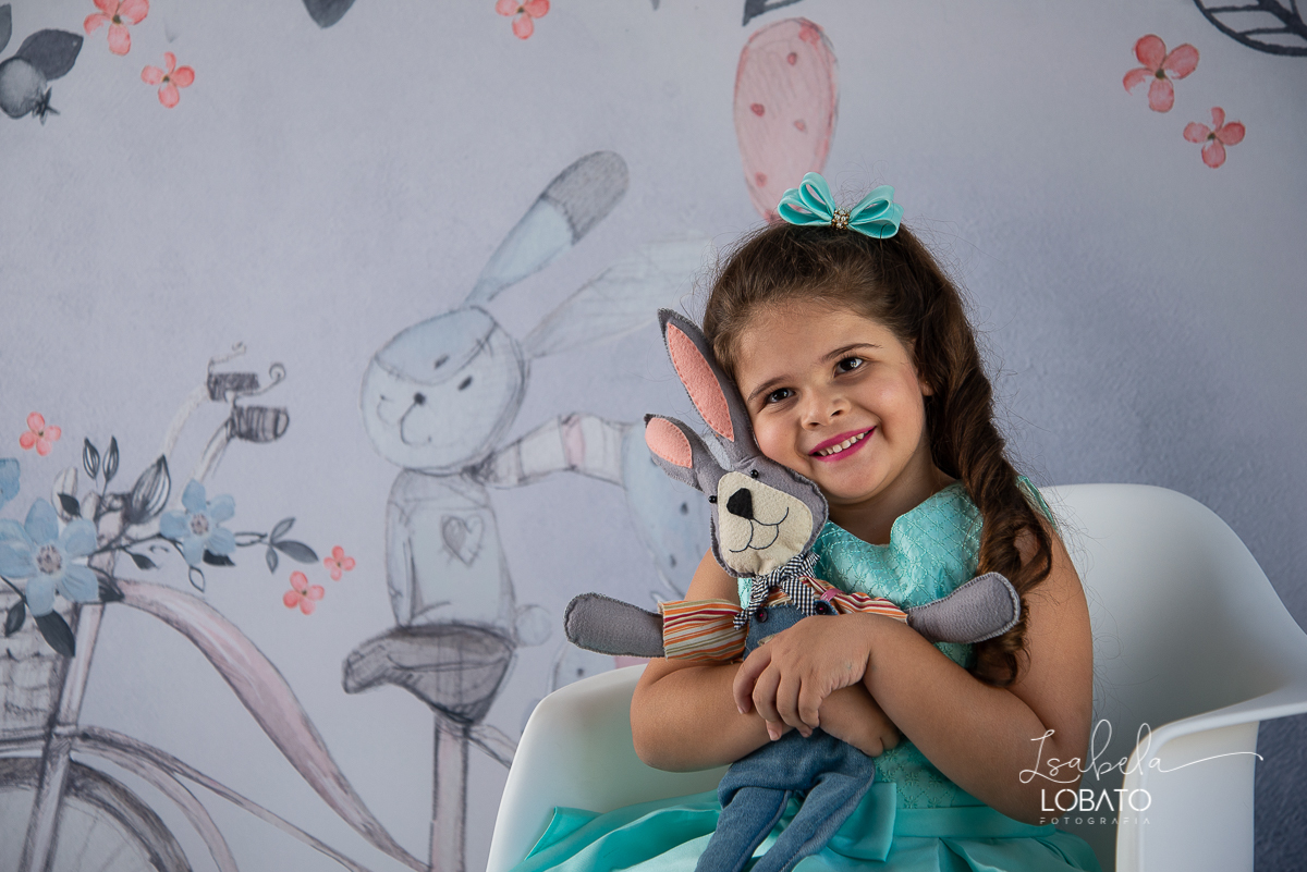 memorias-de-pascoa-2021-ensaio-fotografico-de-pascoa-ovos-de-pascoa-coelhinho-da-pascoa-fundo-fotografico-de-pascoa-cenário-fotografico-de-pascoa-estudio-de-fotos-em-barbacena-isabela-lobato-fotografia-ensaio-de-pascoa-2021-fotografos-carandai-cipotanea