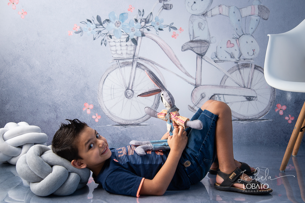 memorias-de-pascoa-2021-ensaio-fotografico-de-pascoa-ovos-de-pascoa-coelhinho-da-pascoa-fundo-fotografico-de-pascoa-cenário-fotografico-de-pascoa-estudio-de-fotos-em-barbacena-isabela-lobato-fotografia-ensaio-de-pascoa-2021-fotografos-carandai-cipotanea