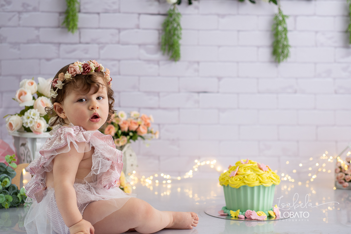 ensaio-fotografico-infantil-book-infantil-ensaio-da-hora-do-bolo-bebe-de-um-ano-smash-the-cake-tema-jardim-encantado-one-fotografa-em-barbacena-fotografa-em-carandai-fotografa-em-sao-joao-del-rei-fotografa-em-cipotanea-senhora-dos-remedios-alto-rio-doce