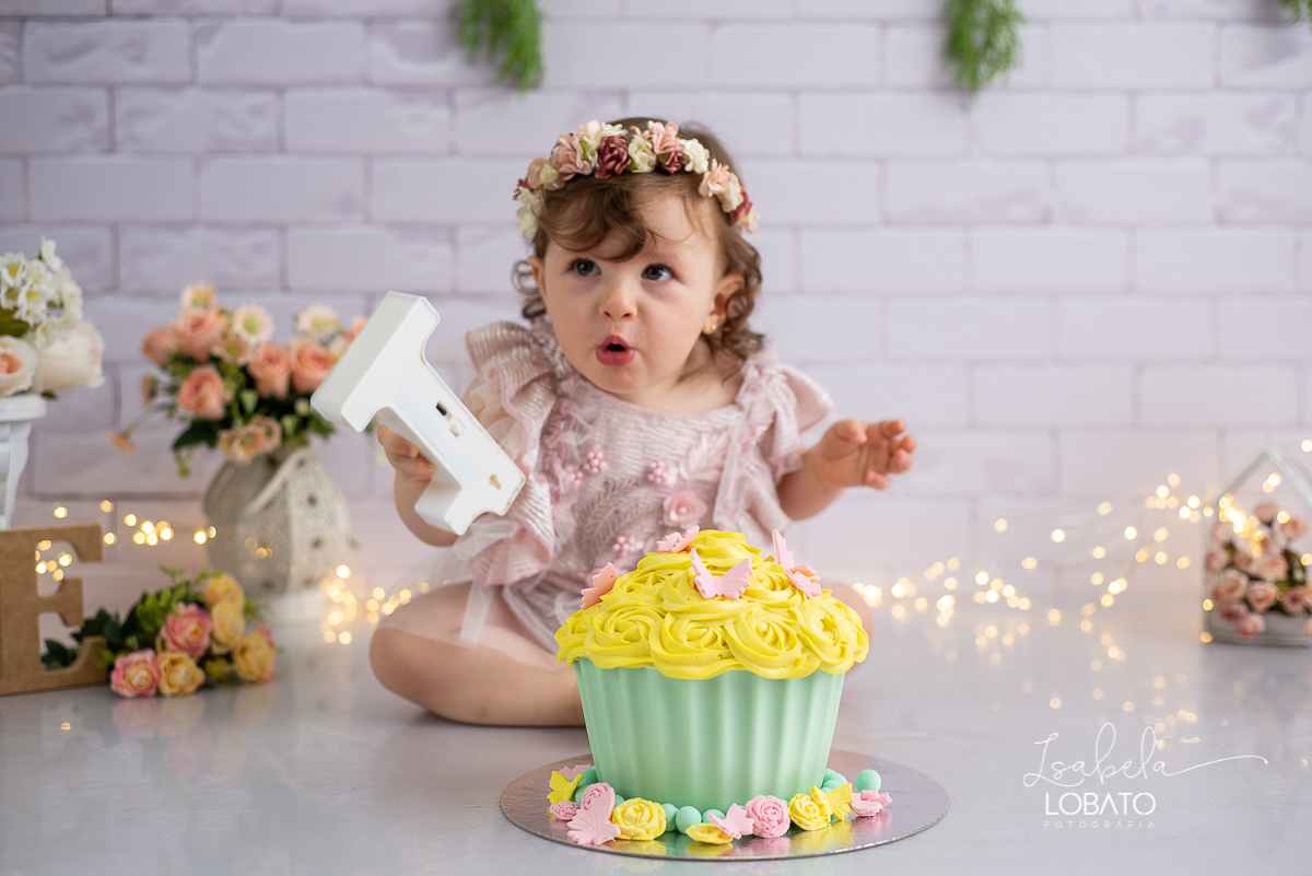 ensaio-fotografico-infantil-book-infantil-ensaio-da-hora-do-bolo-bebe-de-um-ano-smash-the-cake-tema-jardim-encantado-one-fotografa-em-barbacena-fotografa-em-carandai-fotografa-em-sao-joao-del-rei-fotografa-em-cipotanea-senhora-dos-remedios-alto-rio-doce