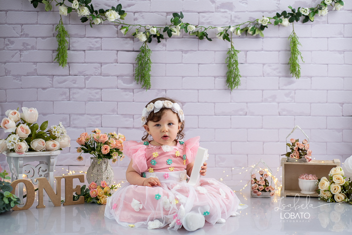 ensaio-fotografico-infantil-book-infantil-ensaio-da-hora-do-bolo-bebe-de-um-ano-smash-the-cake-tema-jardim-encantado-one-fotografa-em-barbacena-fotografa-em-carandai-fotografa-em-sao-joao-del-rei-fotografa-em-cipotanea-senhora-dos-remedios-alto-rio-doce