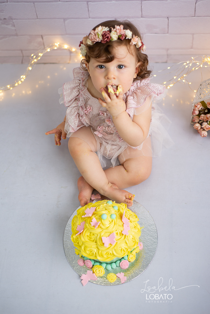 ensaio-fotografico-infantil-book-infantil-ensaio-da-hora-do-bolo-bebe-de-um-ano-smash-the-cake-tema-jardim-encantado-one-fotografa-em-barbacena-fotografa-em-carandai-fotografa-em-sao-joao-del-rei-fotografa-em-cipotanea-senhora-dos-remedios-alto-rio-doce