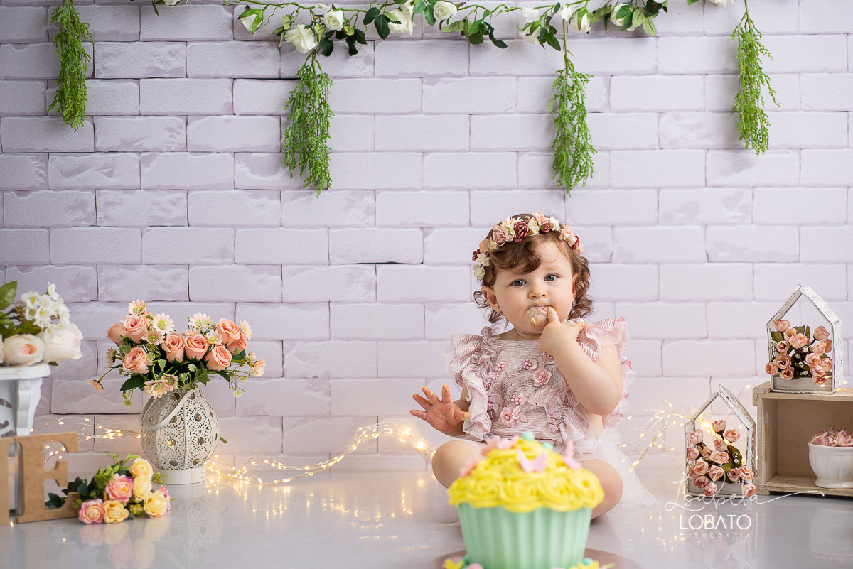 ensaio-fotografico-infantil-book-infantil-ensaio-da-hora-do-bolo-bebe-de-um-ano-smash-the-cake-tema-jardim-encantado-one-fotografa-em-barbacena-fotografa-em-carandai-fotografa-em-sao-joao-del-rei-fotografa-em-cipotanea-senhora-dos-remedios-alto-rio-doce