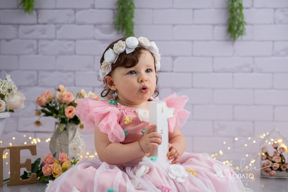 ensaio-fotografico-infantil-book-infantil-ensaio-da-hora-do-bolo-bebe-de-um-ano-smash-the-cake-tema-jardim-encantado-one-fotografa-em-barbacena-fotografa-em-carandai-fotografa-em-sao-joao-del-rei-fotografa-em-cipotanea-senhora-dos-remedios-alto-rio-doce