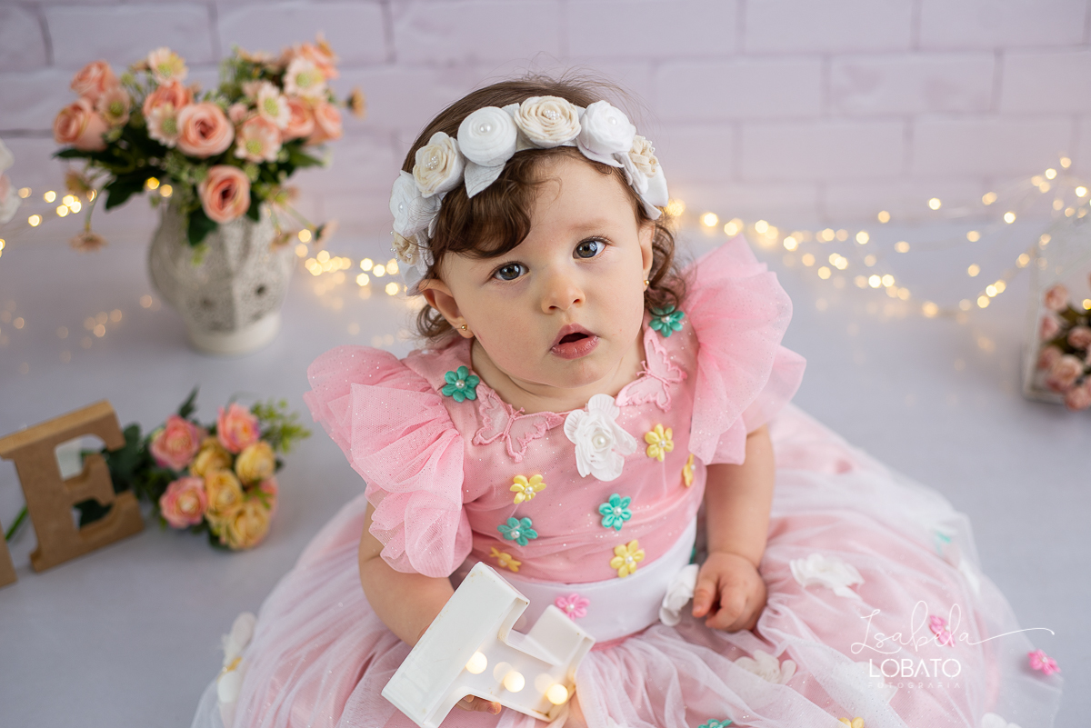 ensaio-fotografico-infantil-book-infantil-ensaio-da-hora-do-bolo-bebe-de-um-ano-smash-the-cake-tema-jardim-encantado-one-fotografa-em-barbacena-fotografa-em-carandai-fotografa-em-sao-joao-del-rei-fotografa-em-cipotanea-senhora-dos-remedios-alto-rio-doce