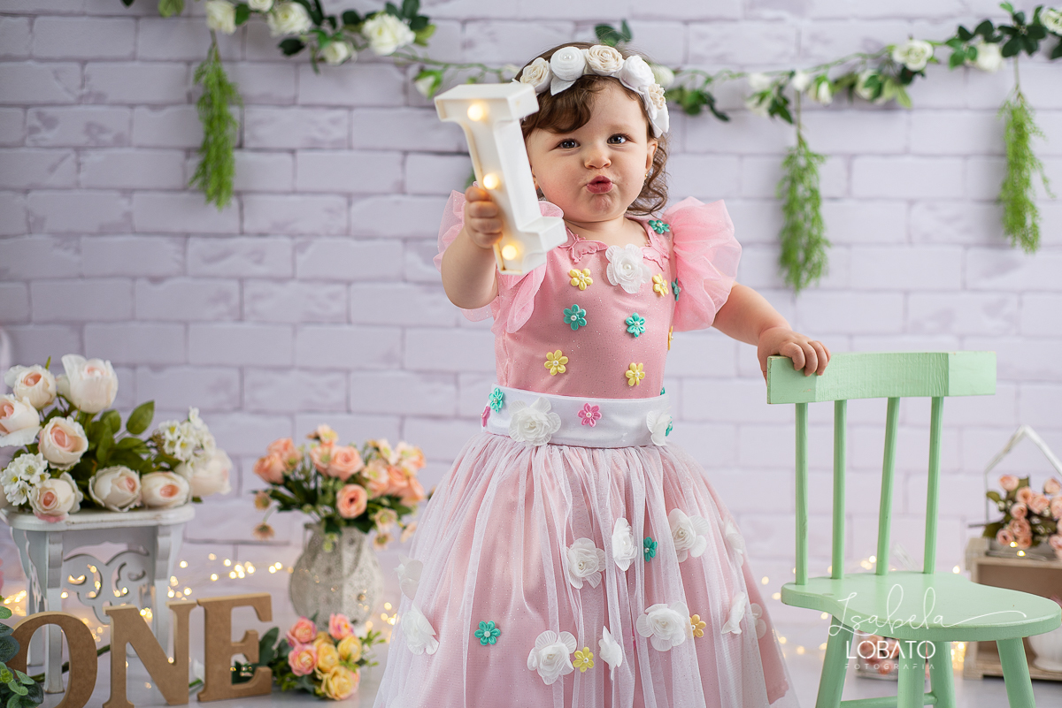 ensaio-fotografico-infantil-book-infantil-ensaio-da-hora-do-bolo-bebe-de-um-ano-smash-the-cake-tema-jardim-encantado-one-fotografa-em-barbacena-fotografa-em-carandai-fotografa-em-sao-joao-del-rei-fotografa-em-cipotanea-senhora-dos-remedios-alto-rio-doce